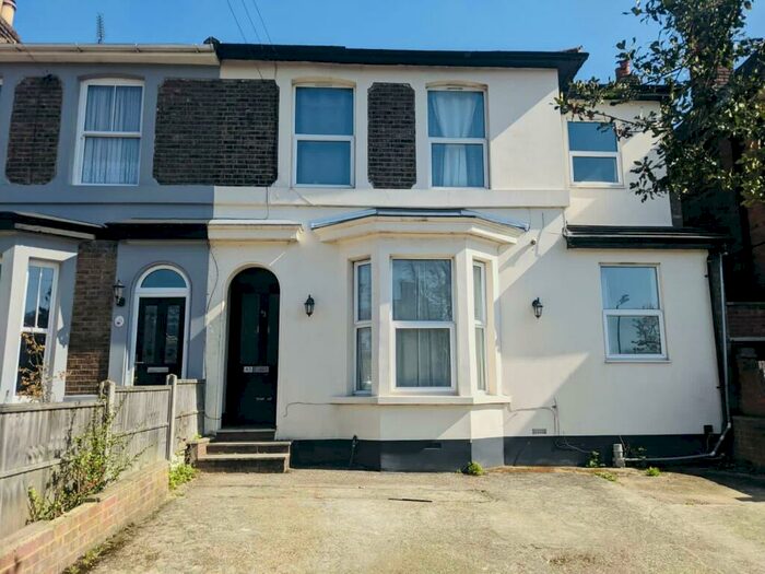 2 Bedroom Flat To Rent In Junction Road, Romford, RM1