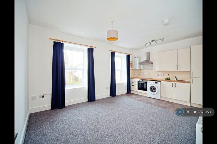 2 Bedroom Flat To Rent In Church Road, Kingswood, Bristol, BS15