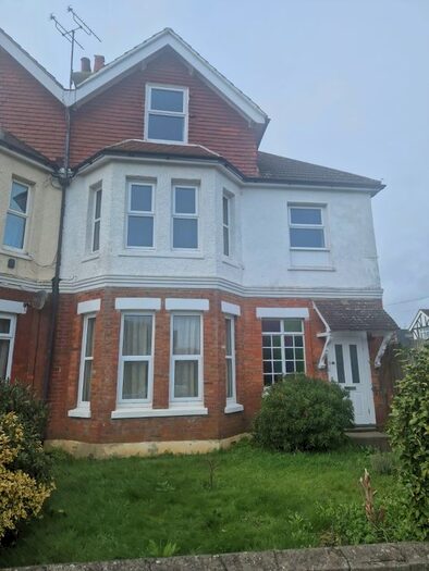 2 Bedroom Flat To Rent In Mitten Road, Bexhill-On-Sea, TN40