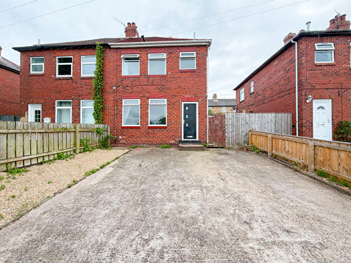 3 Bedroom Semi-Detached House For Sale In River View, Blaydon, NE21