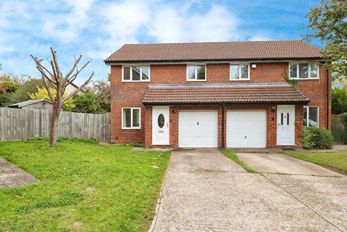 3 Bedroom Semi-detached House For Sale In Burgess Gardens, Newport Pagnell, MK16