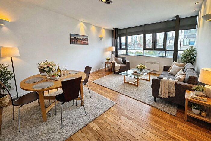 2 Bedroom Flat To Rent In Byron Street, Leeds, West Yorkshire, LS2