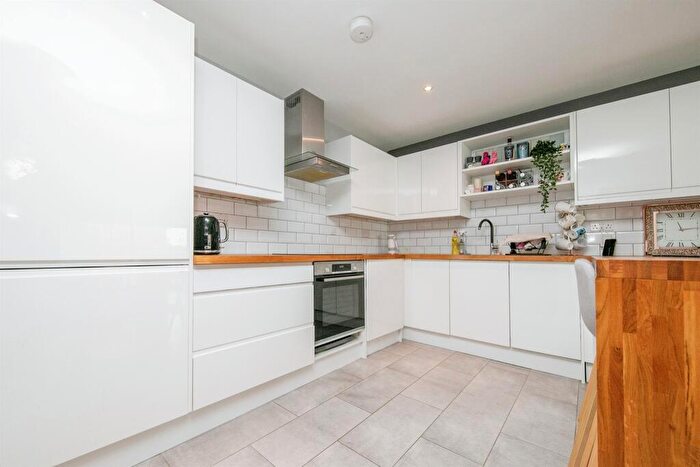 2 Bedroom Flat For Sale In Coprolite Street, Ipswich, IP3