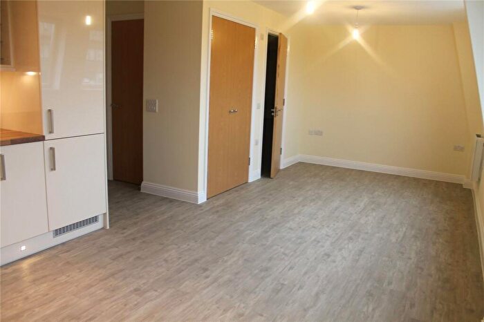 1 Bedroom Flat For Sale In Central Point, Feathers Lane, Basingstoke, Hampshire, RG21