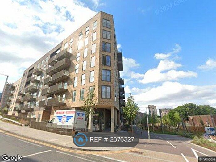 3 Bedroom Flat To Rent In Wenborn Building, London, E15