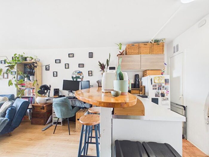 1 Bedroom Flat To Rent In Shuttleworth Road, Clapham Junction, SW11