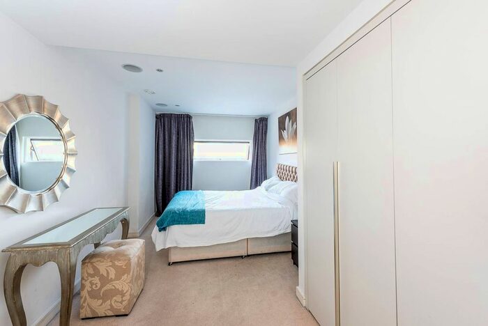 2 Bedroom Flat To Rent In Gatliff Road, Sloane Square, London, SW1W