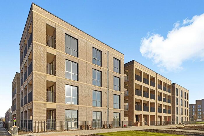 2 Bedroom Flat To Rent In Bedroom Property In Osprey Drive, Trumpington, CB2