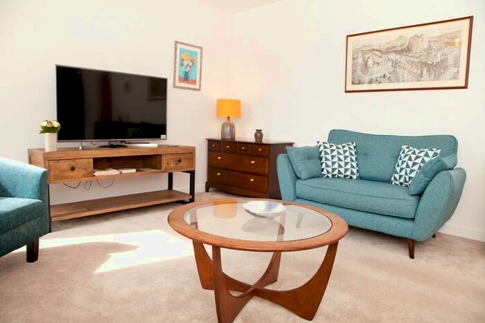 2 Bedroom Flat To Rent In Flat, Kimmerghame Place, Edinburgh, EH4