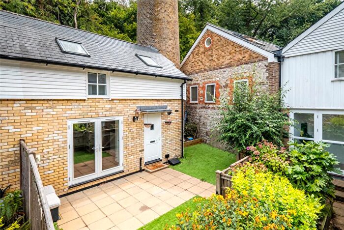 2 Bedroom End Of Terrace House For Sale In Hayle Mill Road, Maidstone, Kent, ME15