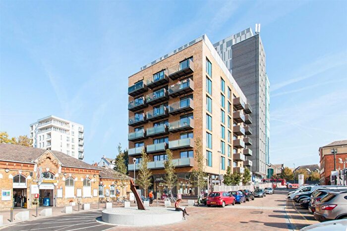 1 Bedroom Flat To Rent In East Central Apartments, Station Approach, Walthamstow, London, E17