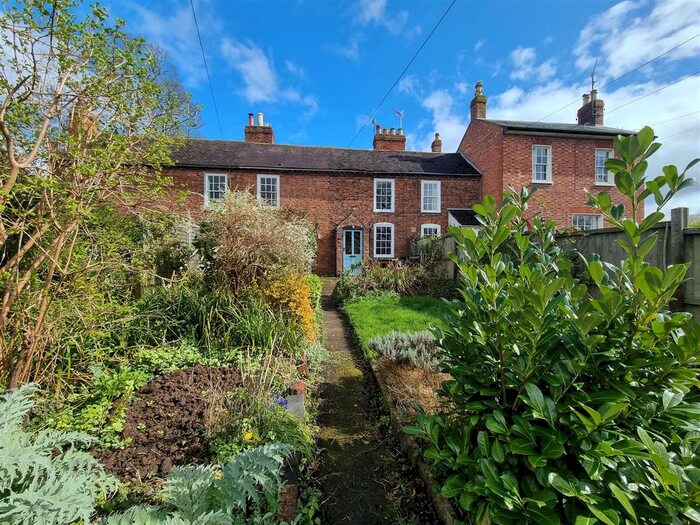 2 Bedroom Cottage To Rent In Old Street, Upton-Upon-Severn, Worcester, WR8