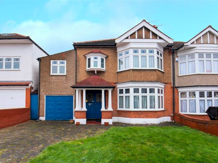 4 Bedroom Semi-Detached House To Rent In Byron Avenue, South Woodford, E18