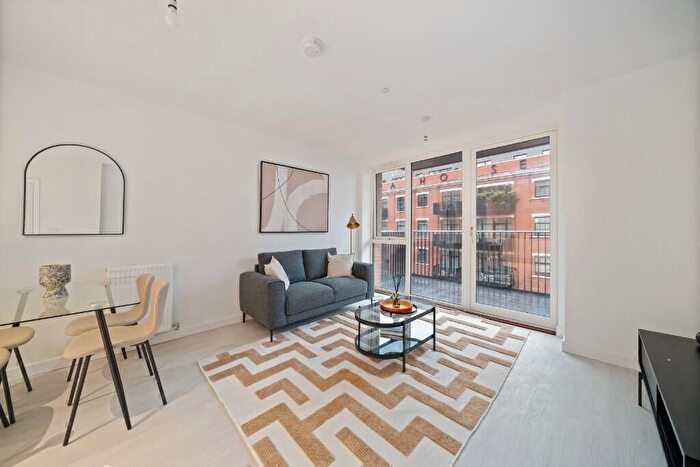 1 Bedroom Flat To Rent In Arusha Court, Farine Avenue, Hayes, UB3