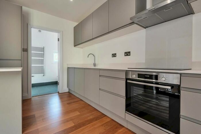 1 Bedroom Flat To Rent In Chilton Road, Richmond, TW9