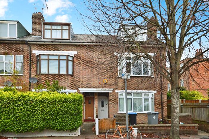 2 Bedroom Flat To Rent In Windermere Avenue, Queen's Park, NW6