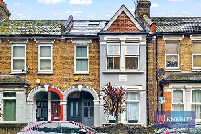 3 Bedroom Flat For Sale In Stamford Road, Seven Sisters, N15