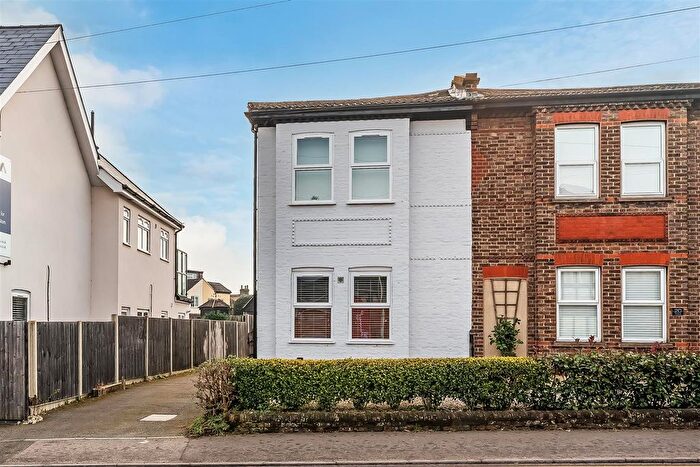 1 Bedroom Flat For Sale In The Street, Ashtead, KT21