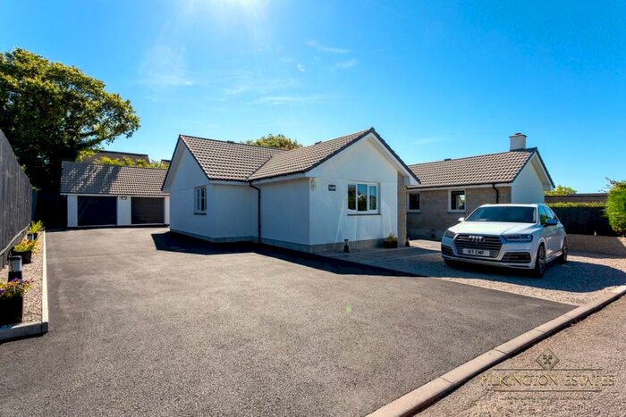 4 Bedroom Bungalow For Sale In Old Bakehouse Lane, Callington, PL17