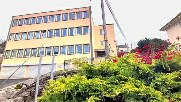 1 Bedroom Flat To Rent In South Street, St. Austell, PL25