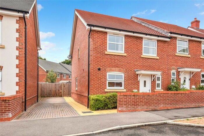 4 Bedroom Semi-Detached House For Sale In Farm Drive, Petersfield, Hampshire, GU31