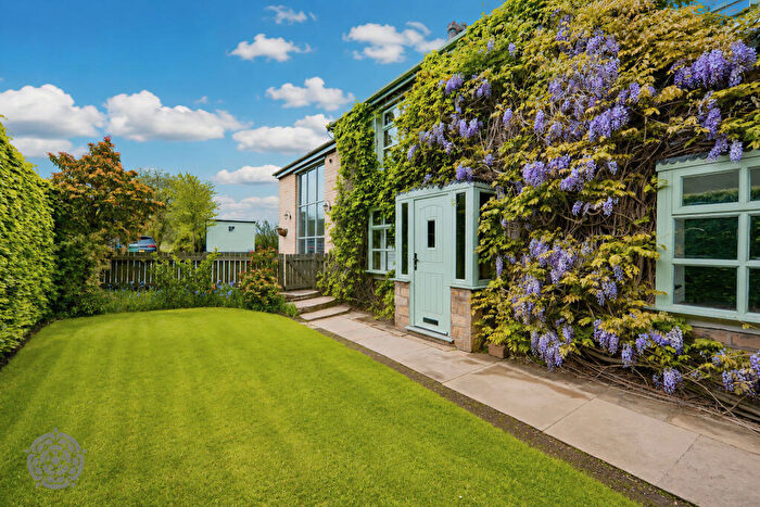 4 Bedroom Detached House For Sale In Ramsbottom Road, Hawkshaw, Bury, Greater Manchester, BL8