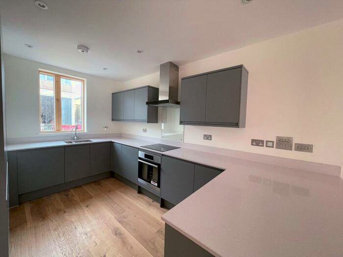 4 Bedroom Town House To Rent In Hampden Road, Kingston Upon Thames, KT1