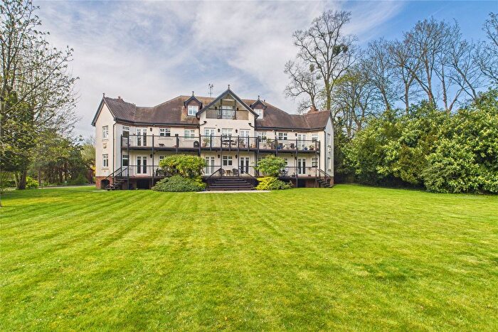 2 Bedroom Flat To Rent In Court Road, Maidenhead, Berkshire, SL6