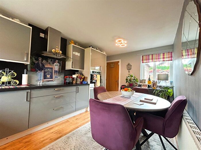 2 Bedroom End Of Terrace House For Sale In Roundway, Honley, Holmfirth, HD9