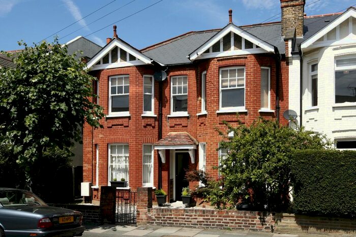 2 Bedroom Flat To Rent In Cromwell Road, London SW19