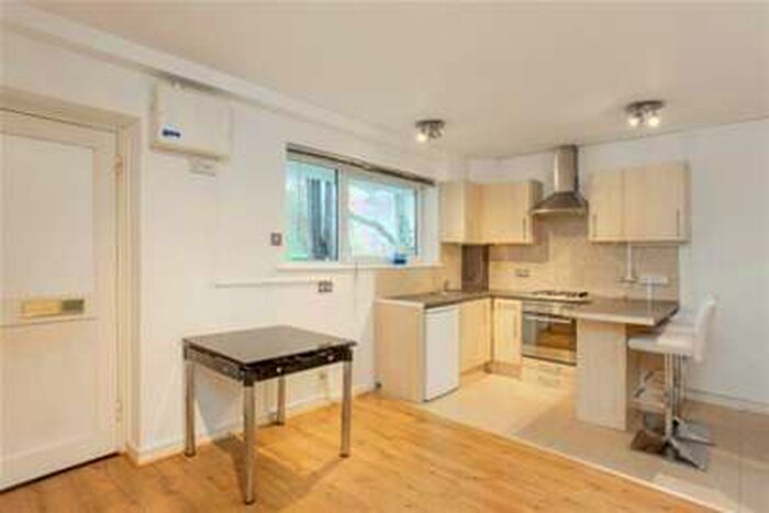 2 Bedroom Flat To Rent In Victoria Drive, Southfields, London SW19