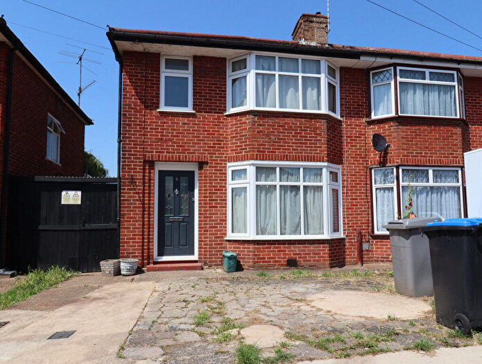 3 Bedroom Apartment To Rent In Calder Gardens, Edgware, HA8