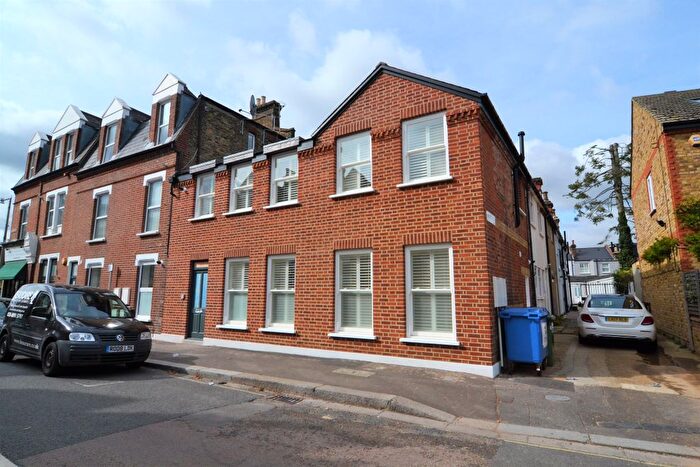 1 Bedroom Flat To Rent In Laurel Avenue, Twickenham, TW1