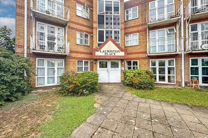 2 Bedroom Flat For Sale In Lauriston Place, Southchurch Avenue, Southend-on-Sea, SS1