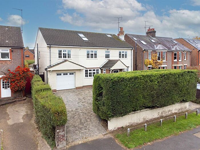 6 Bedroom Detached House For Sale In Luton Road, Harpenden, AL5