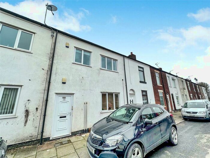 2 Bedroom Flat To Rent In Heron Street, Pendlebury, Swinton, Manchester, M27