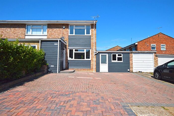 2 Bedroom End Of Terrace House To Rent In Clandon Road, Chatham, ME5