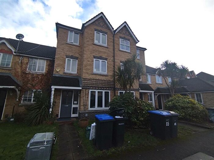 6 Bedroom Property To Rent In Nightingale Shott, Egham, TW20