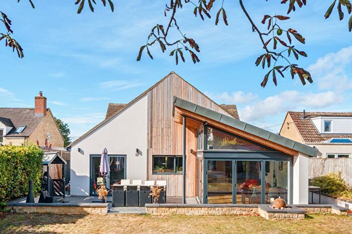 4 Bedroom Detached House For Sale In Carterton, Oxfordshire, OX18
