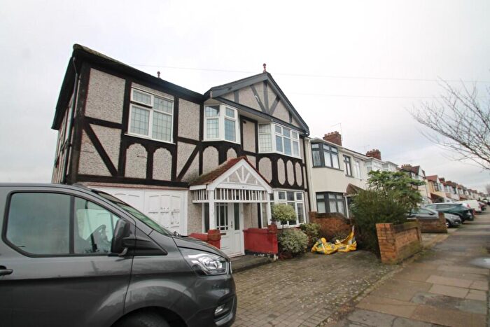 4 Bedroom End Of Terrace House For Sale In Ardwell Avenue, Ilford, IG6