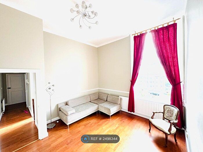 2 Bedroom Flat To Rent In Gilbert Close, London, SE18