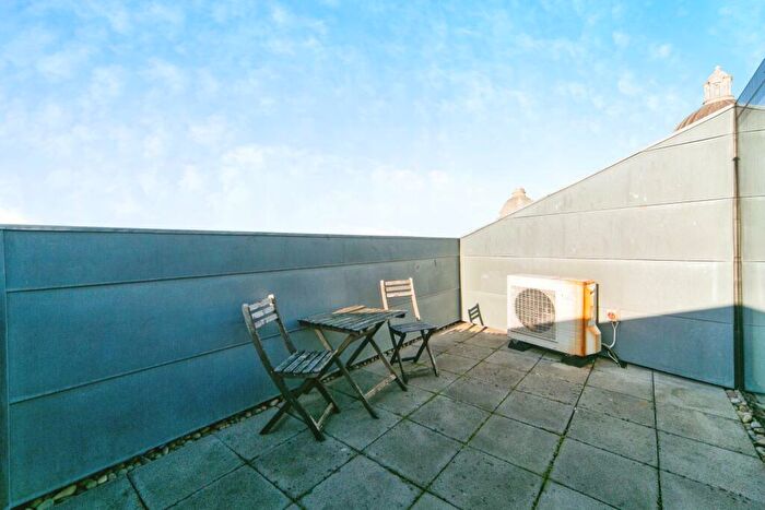 1 Bedroom Penthouse To Rent In Mann Island, L3