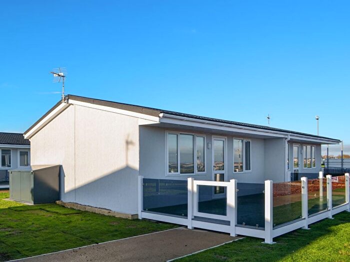 2 Bedroom Mobile/park Home For Sale In Wilsthorpe, YO15