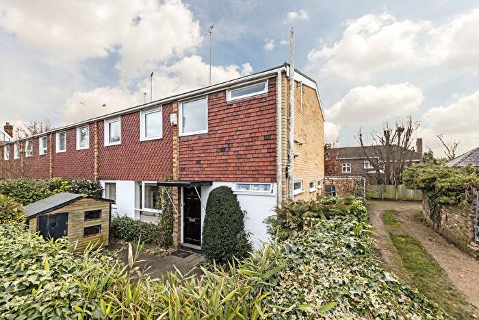 4 Bedroom Property To Rent In Sandpits Road, Richmond, TW10