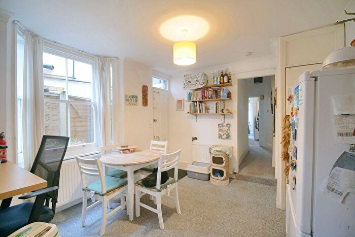 1 Bedroom Flat For Sale In Folkestone Road, London, E17