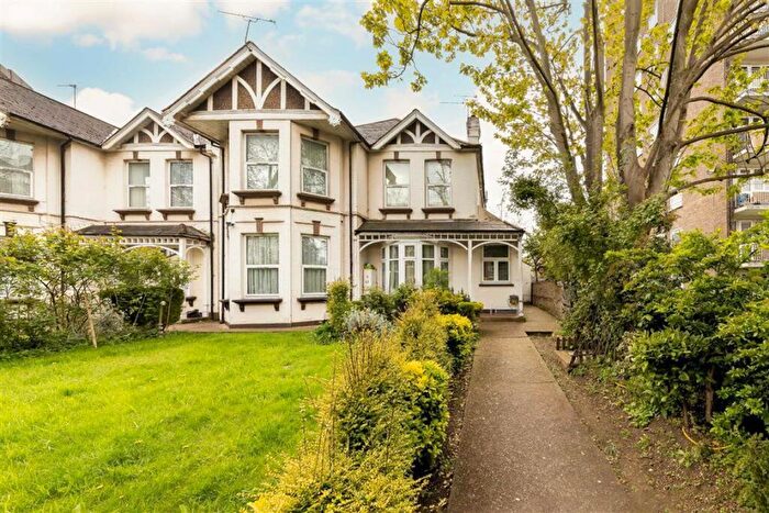 1 Bedroom Flat For Sale In Shoot Up Hill, Cricklewood, NW2