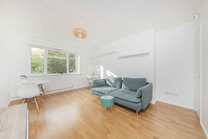 2 Bedroom Flat To Rent In Vermont Road, Wandsworth, SW18