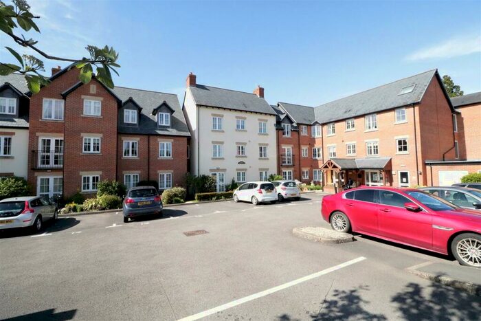 2 Bedroom Retirement Property To Rent In Daffodil Court, Newent, GL18