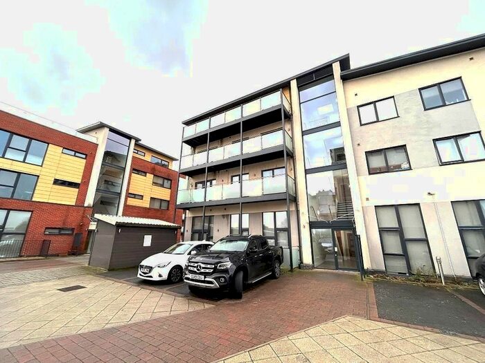 2 Bedroom Flat To Rent In Darwin Court, Kingswood Place, Hayes, UB4