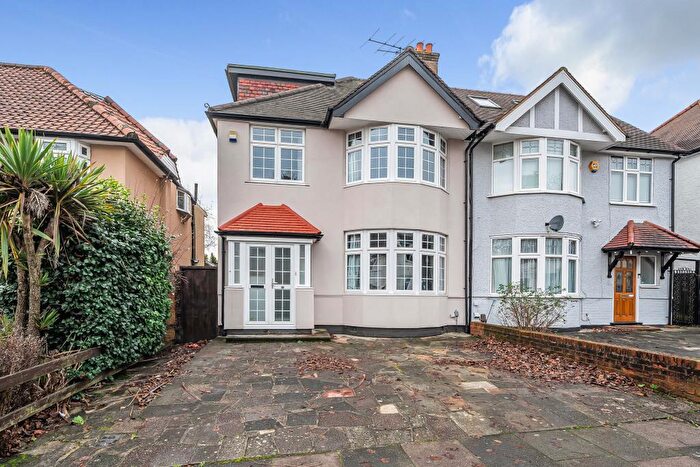 4 Bedroom Semi-Detached House To Rent In Edgware, Harrow, HA8